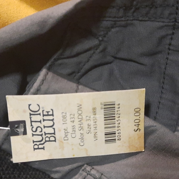 Shorts - Picture 3 of 3